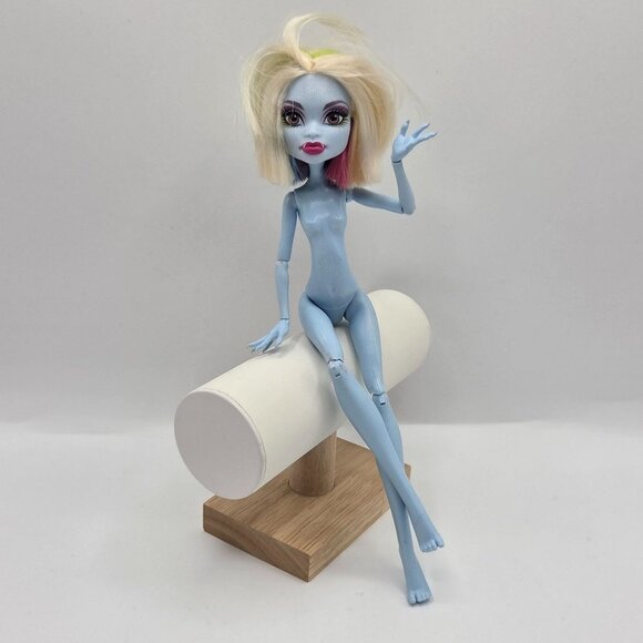 Monster High Abbey Bominable Doll 2008 Mattel Blue Skin Articulated - Picture 1 of 7